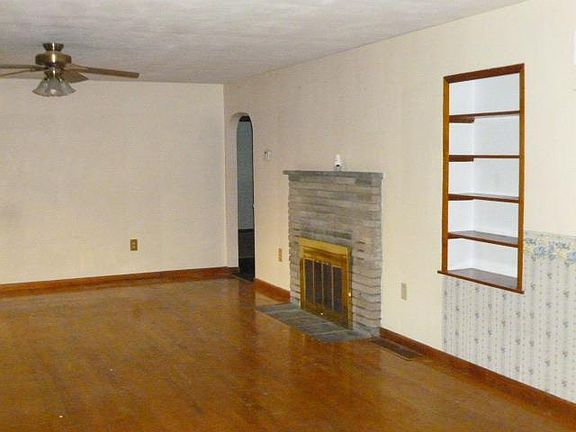 4th image of 284 W 10th St