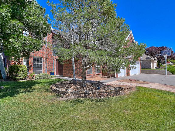 2nd image of 8705 Ashton Pl NE