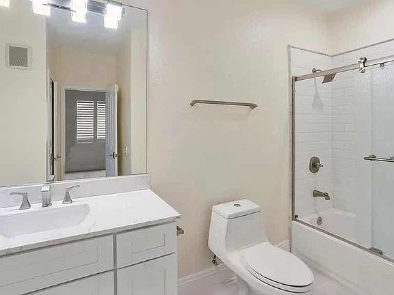 2nd image of 22681 Oakgrove Unit 423