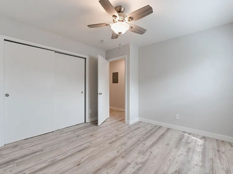 18 N Wickham Ct — Photo 16