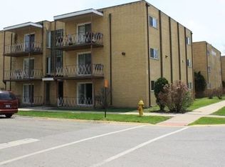 14101 S School St APT 2D, Riverdale, IL 60827