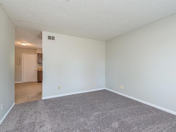 4th image of 209 Wildwood Pl APT 4