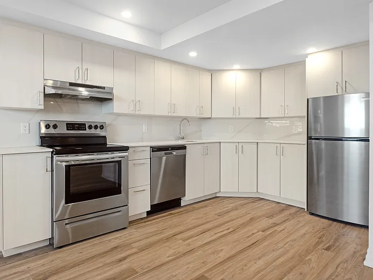 435 Albert St — Photo 43