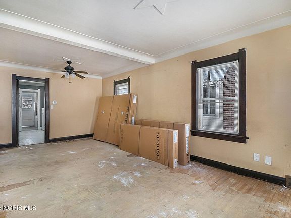 3rd image of 933 Wright Ave