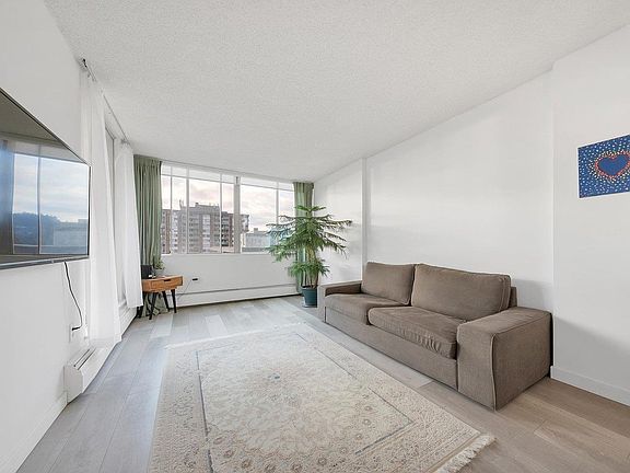 3rd image of 2008 Fullerton Ave #1411