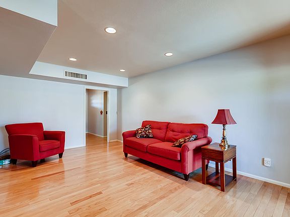 5th image of 312 E Voltaire Ave