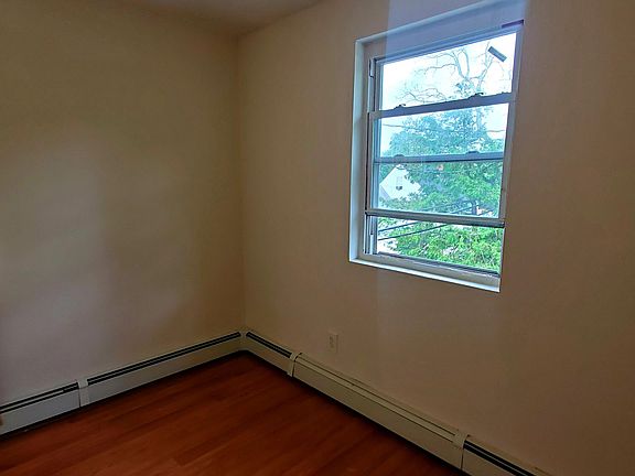 4th image of 391 Lynn Ct