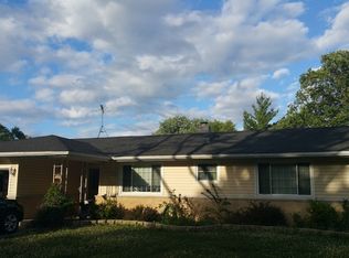 518 Edgewood Ln, Elk Grove Village, IL 60007