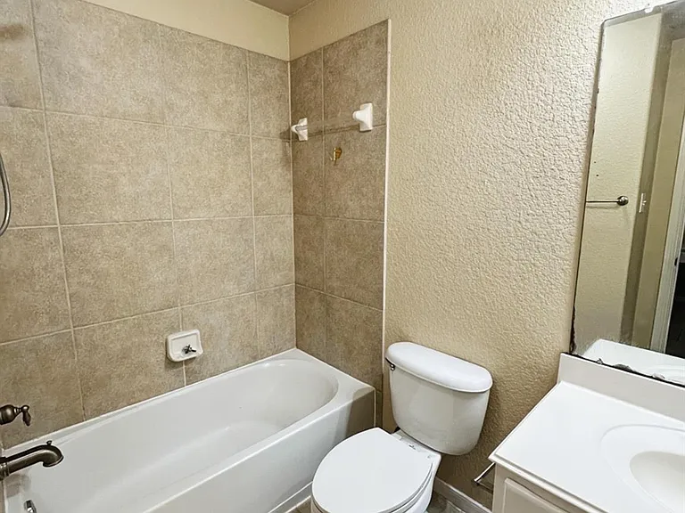 19523 Country Mountain Ct — Photo 17