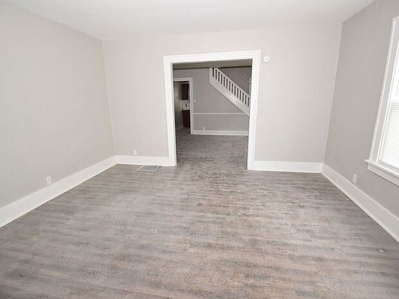 4th image of 118 W 8th St
