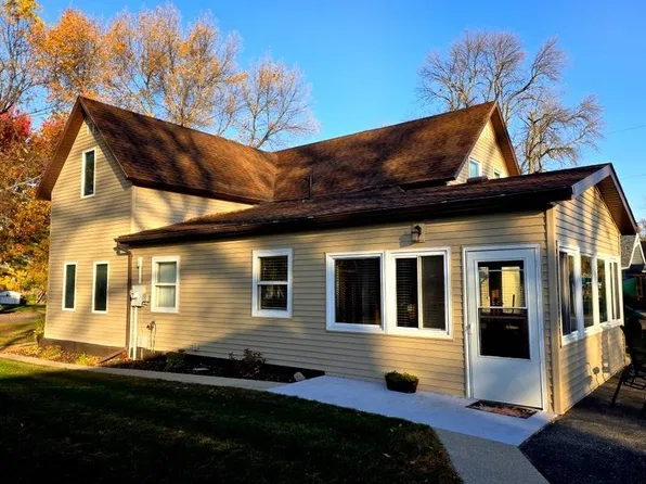 316 W 3rd St, Graceville, MN 56240