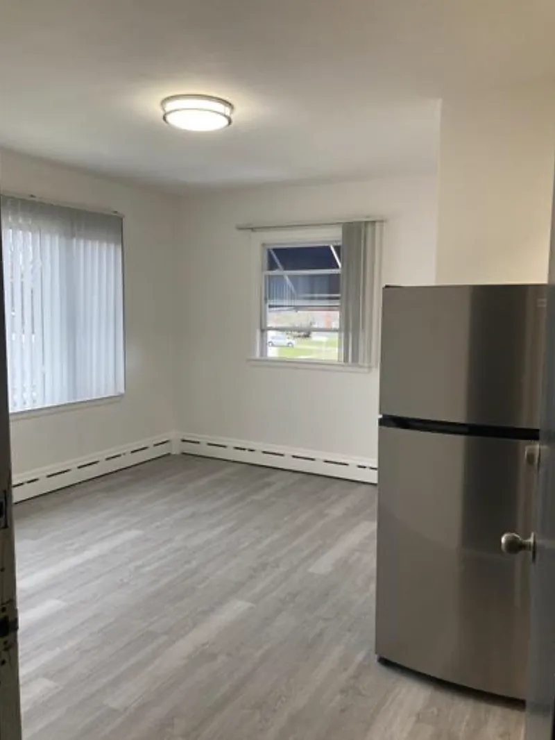 Lakeshore Apartments — Photo 1