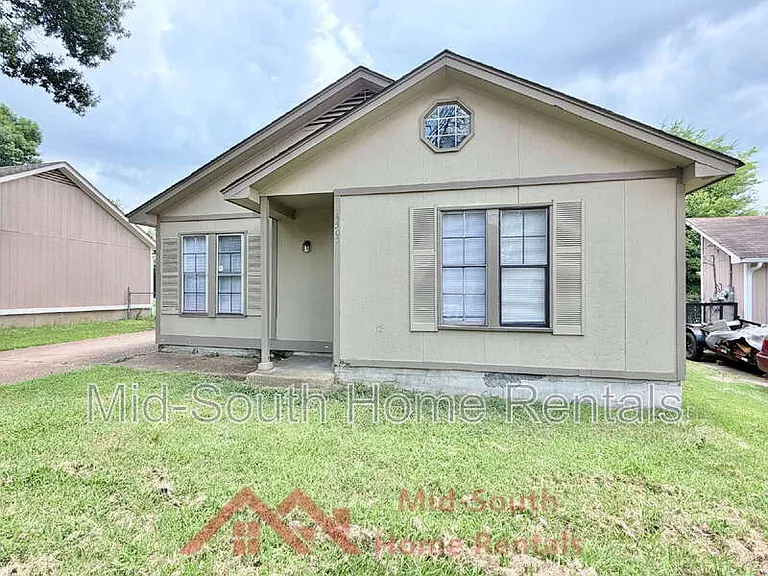 4505 Villagreen Dr — Photo 2