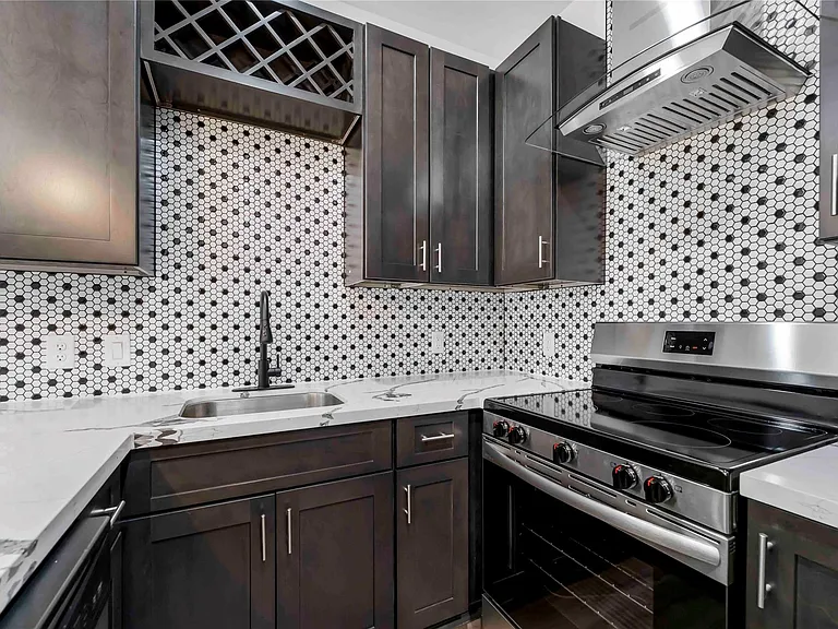 7987 Chateau St #D — Photo 15
