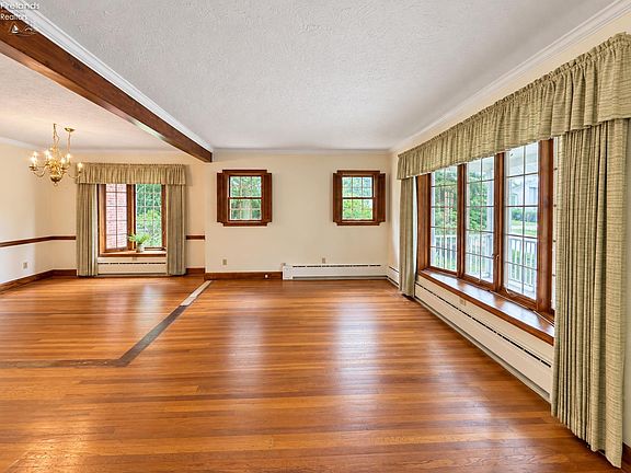 5th image of 721 Laurel Ave