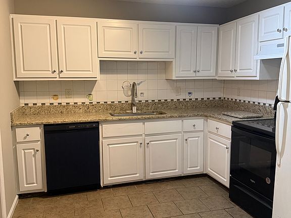 3rd image of 48 Glenn St APT B