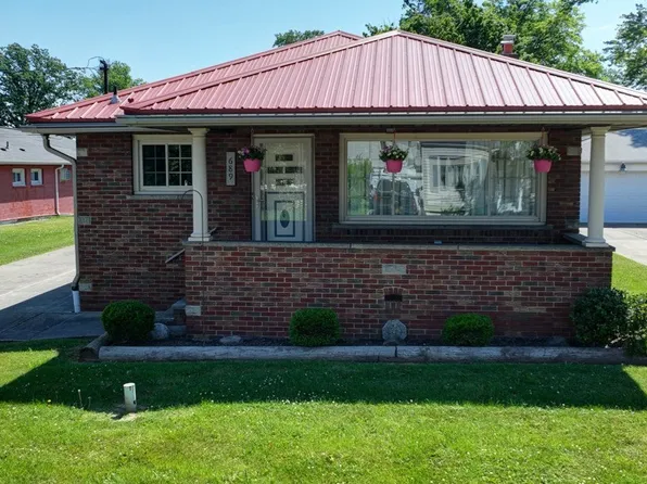 689 78th St, Niagara Falls, NY 14304
