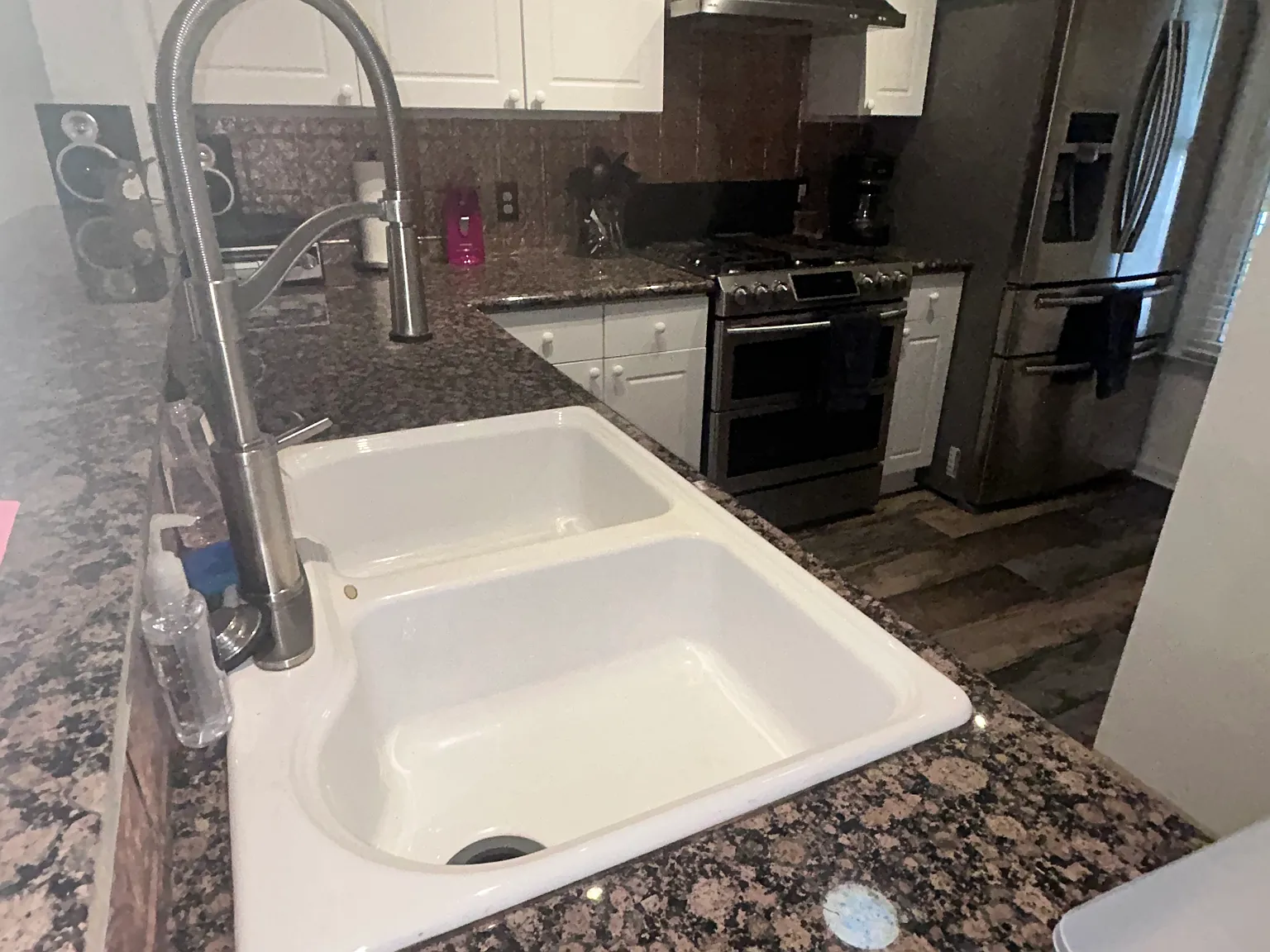 3 bed, 1200 sqft, $2,500 — Photo 4