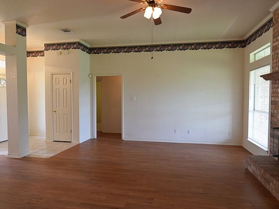 4th image of 2410 Southport Dr