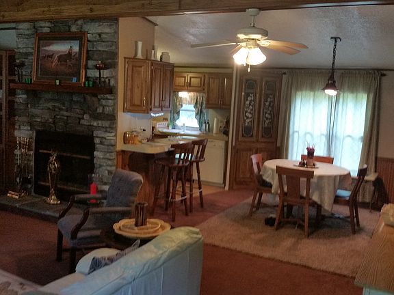 Breakfast Bar/Living/Dining