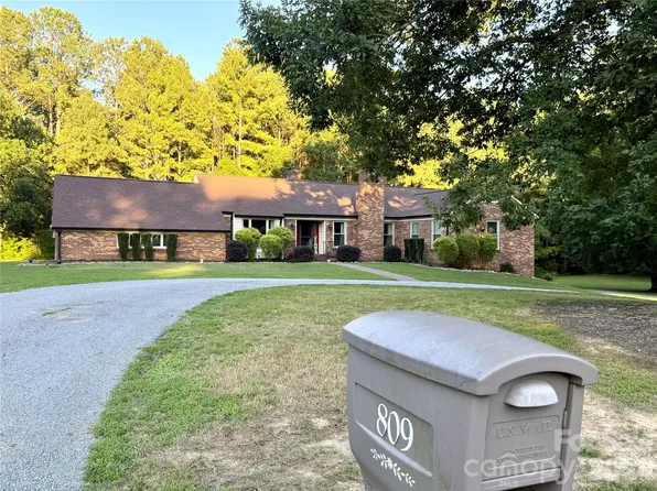 809 Spring St, Cherryville, NC 28021