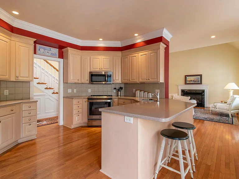 10 Wellington Pl — Photo 10