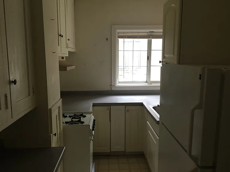 637 E Gorham St — Photo 9