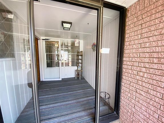 5th image of 604 SW 70th St