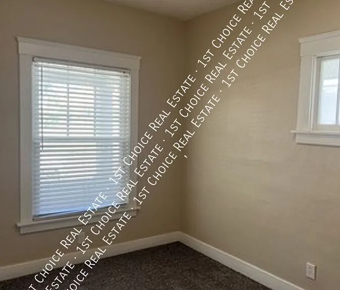 409 Lathrop St — Photo 10