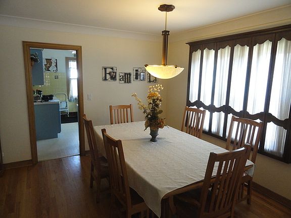 3rd image of 4201 N Melvina Ave