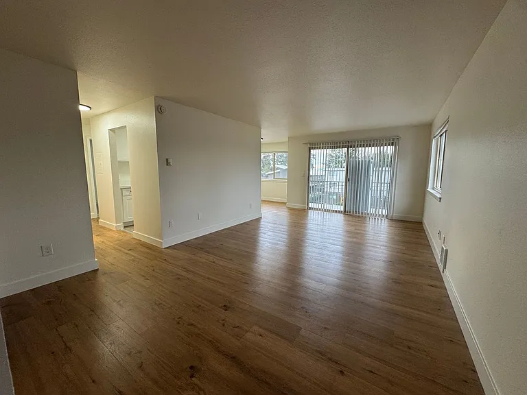 Avia Apartments | Renovated Homes in Seattle's Greenwood Neighborhood | 1 MONTH FREE!! — Photo 27