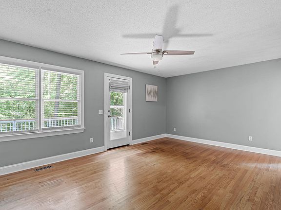 2nd image of 346 Brookfield Cir