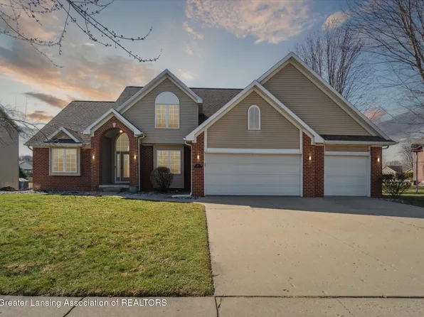 993 Saint Johns Chase, Grand Ledge, MI 48837