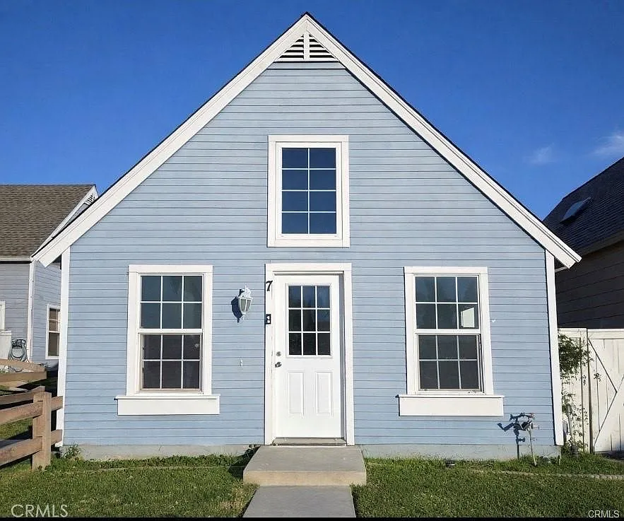 2 bed, 800 sqft, $2,700 — Photo 1