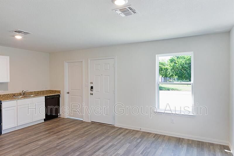 704 Walnut St Wichita Falls TX Zillow