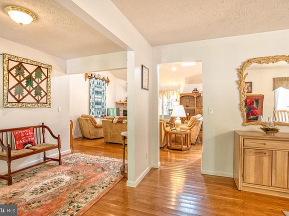 5th image of 156 Laurel Cir