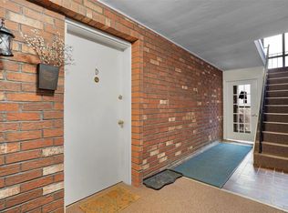 10352 Forest Brook Ln APT D, Saint Louis, MO