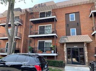 1444 Carriage Ln APT 5, Westmont, IL 60559