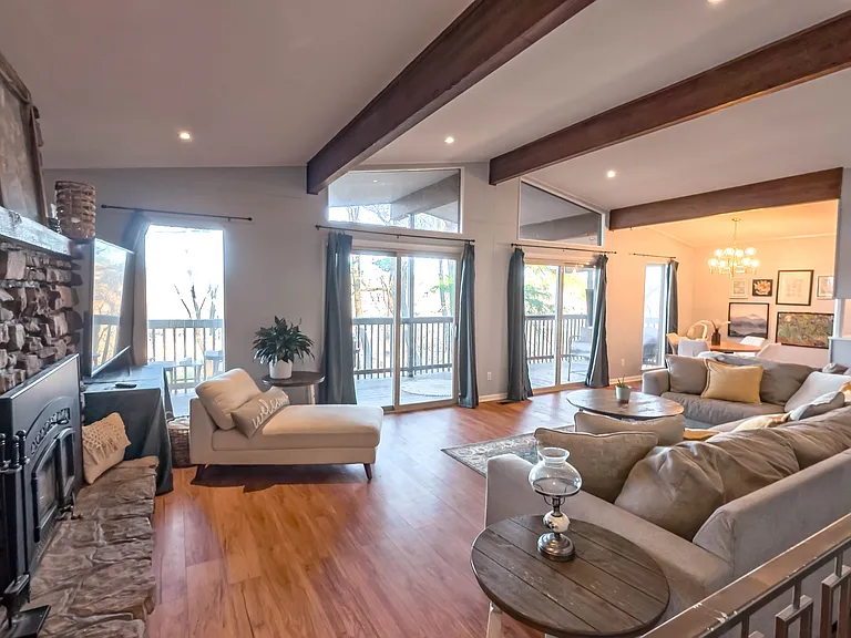 63 Hope Dr — Photo 2