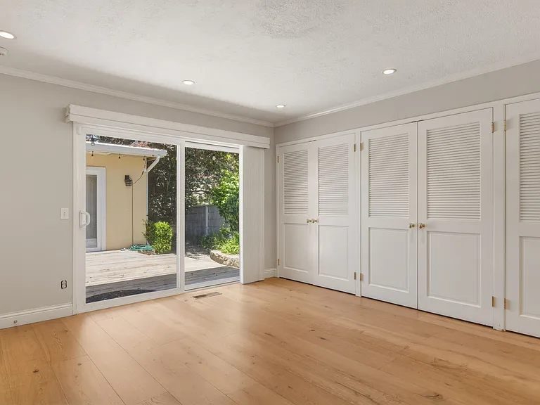 657 Spazier Ave — Photo 20
