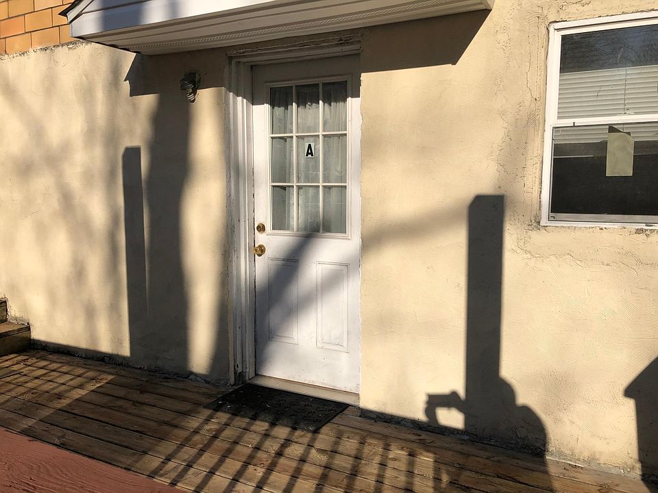 1st image of 916 Lincoln Dr #A