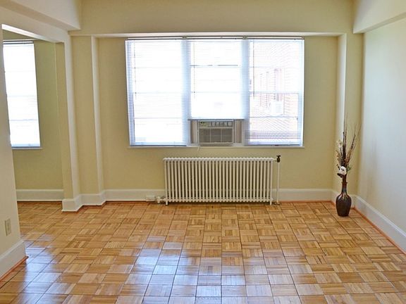 5th image of 3130 Wisconsin Ave NW #607