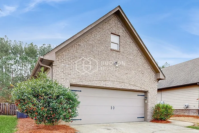 3 bed, 2.0 bath, 1354 sqft, $1,840 — Photo 3