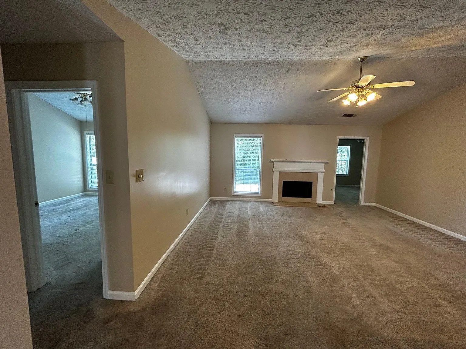 4 bed, 1719 sqft, $2,200 — Photo 4