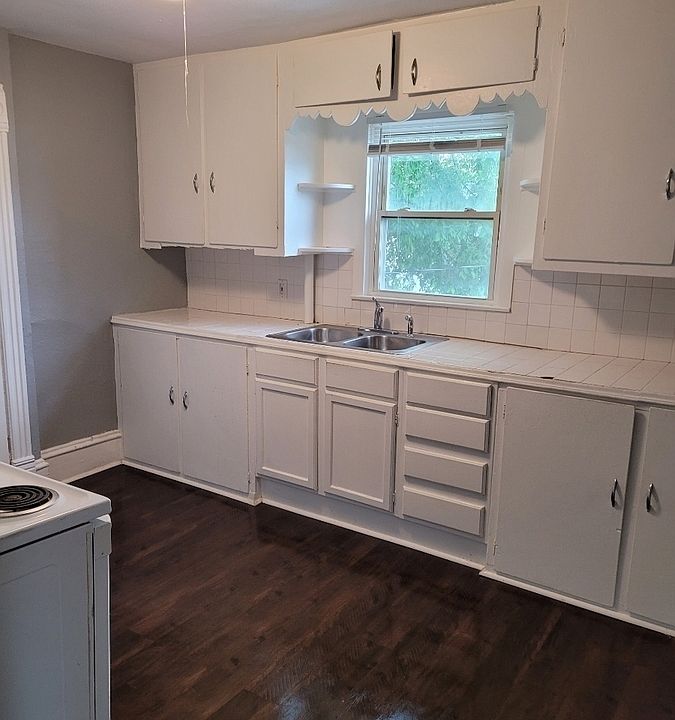 1st image of 2211 5th Ave N #2