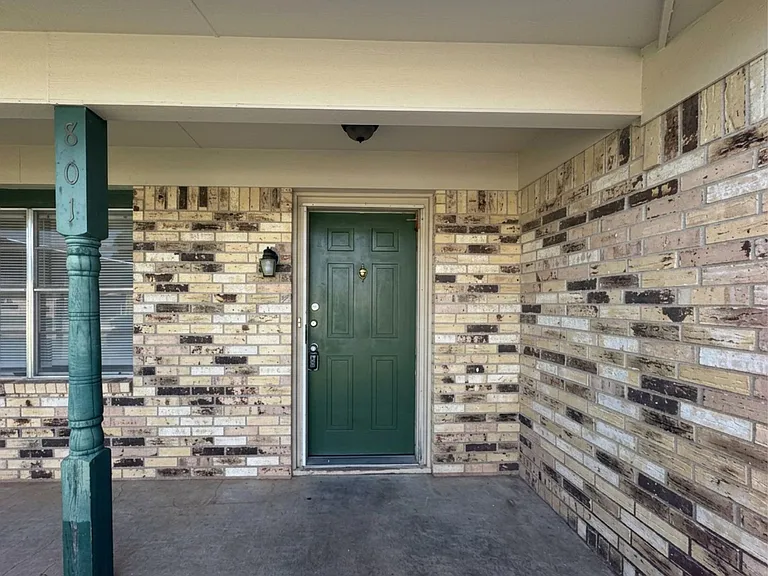801 Park Plaza Dr — Photo 3