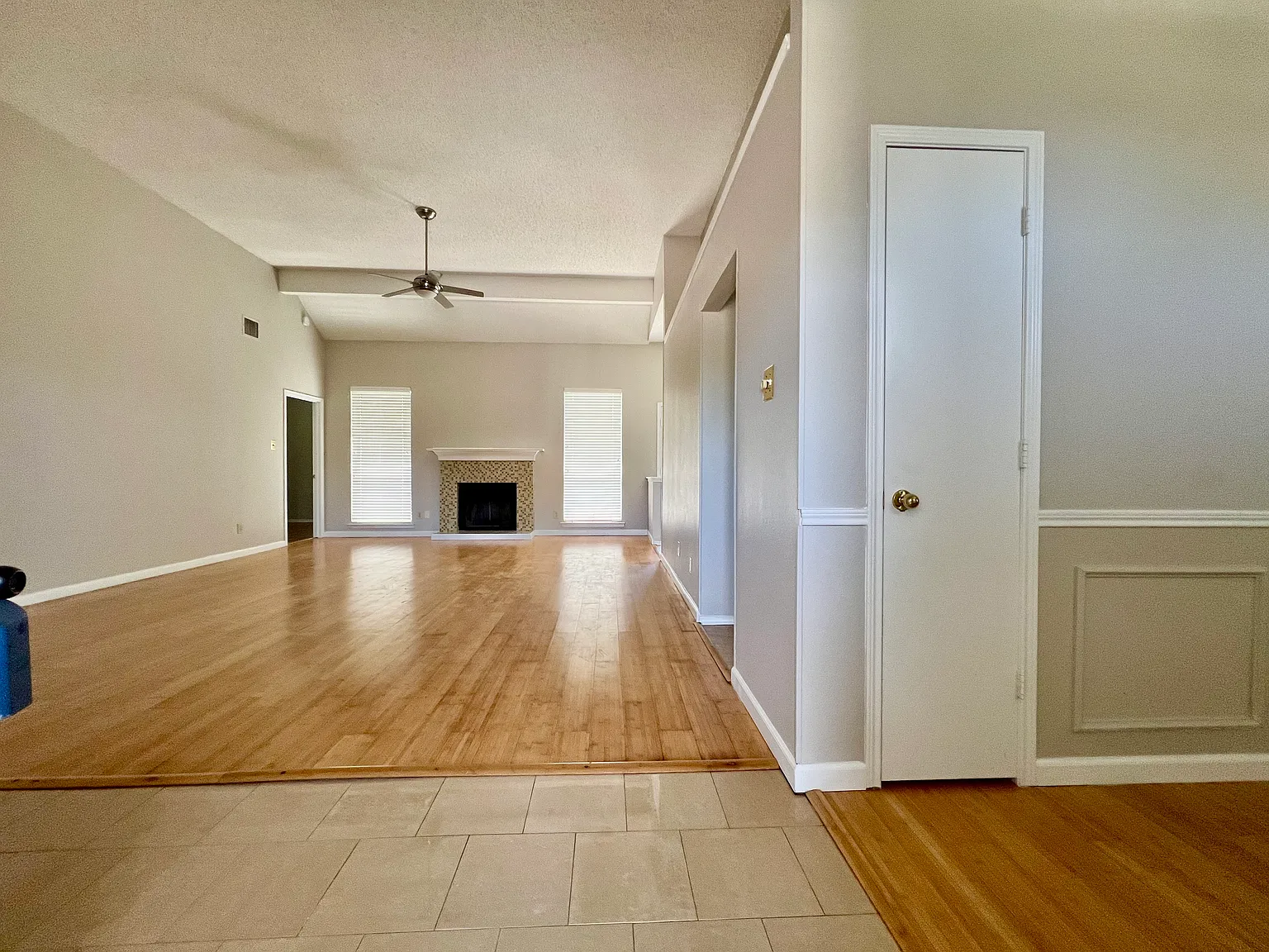 2735 Wentworth Dr — Photo 3