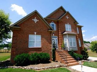 4493 Lochurst Dr, Pfafftown, NC 27040