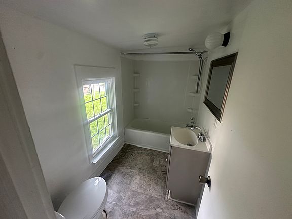 3rd image of 129 Halifax St