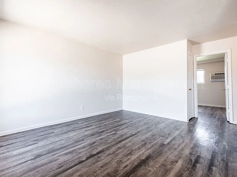 3205 Twin Oak Ln #8 — Photo 4